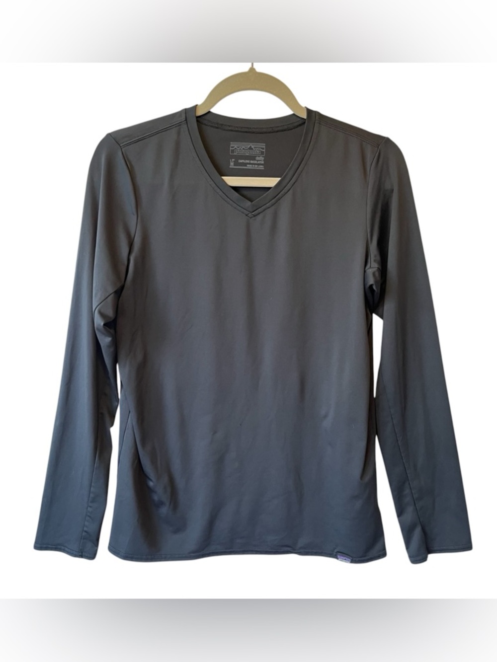 Patagonia Capilene Base layer shirt Medium Black V-neck Long sleeves Womens top